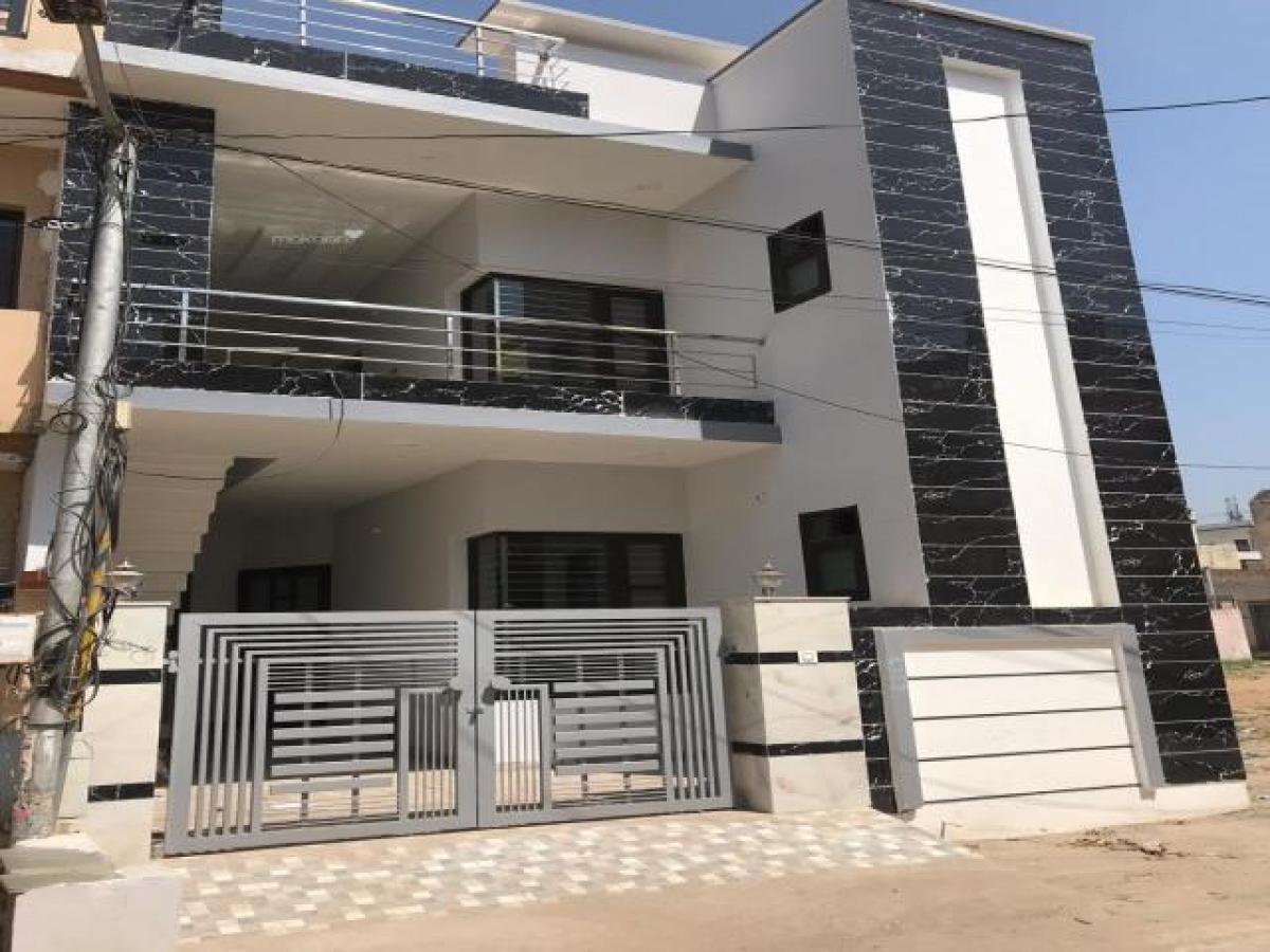 3 bedrooms House in Mohali, India No. 6667