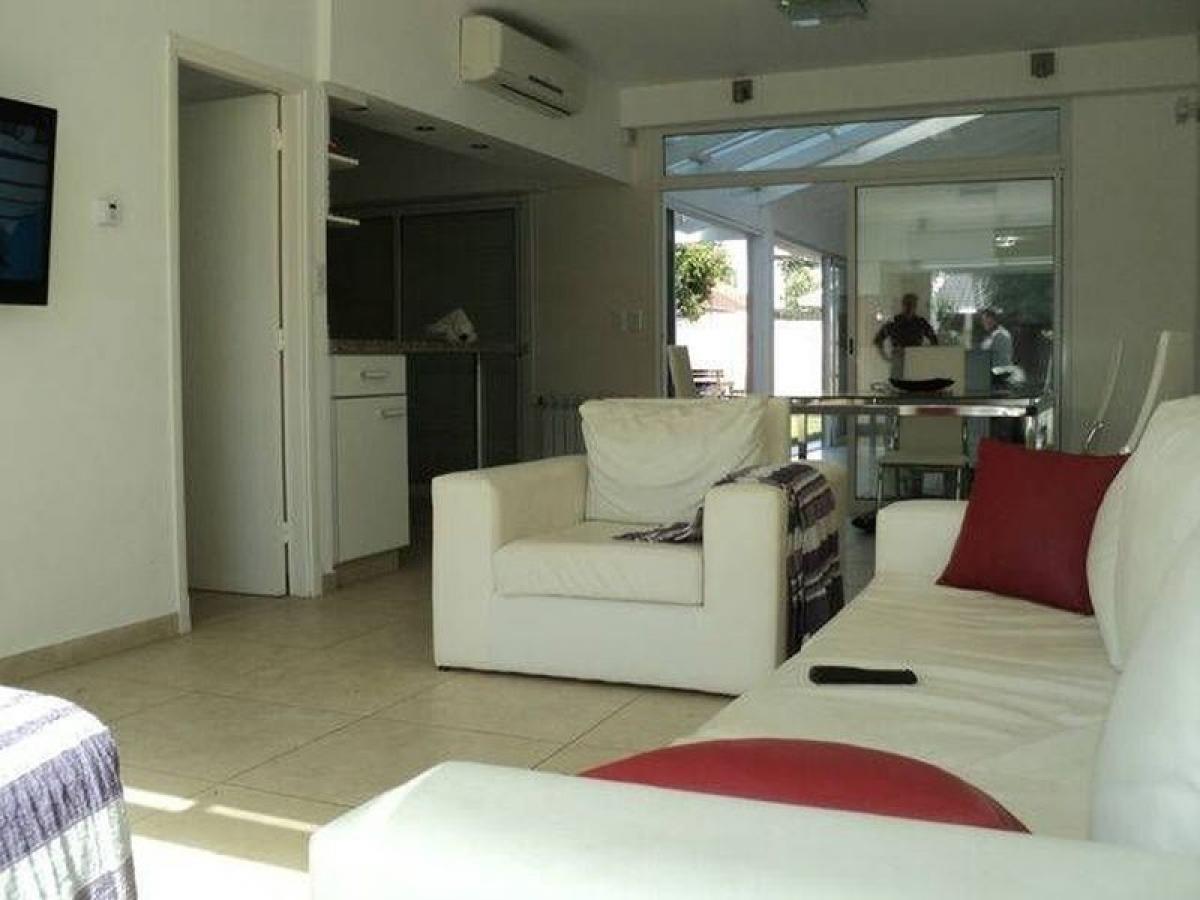4 bedrooms House in Mar del Plata, Argentina No. 74562