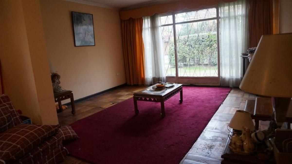 Casa de 4 dormitorios en Santiago, Chile No. 5618