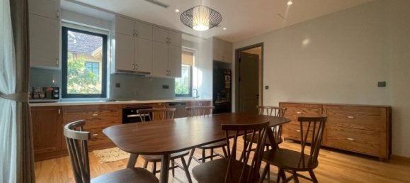 Casa de 3 dormitorios en Tay Ho, Vietnam No. 1563 2