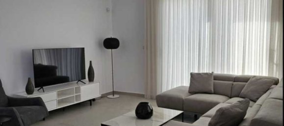 4 bedrooms Villa in Chloraka, Cyprus No. 7695 2