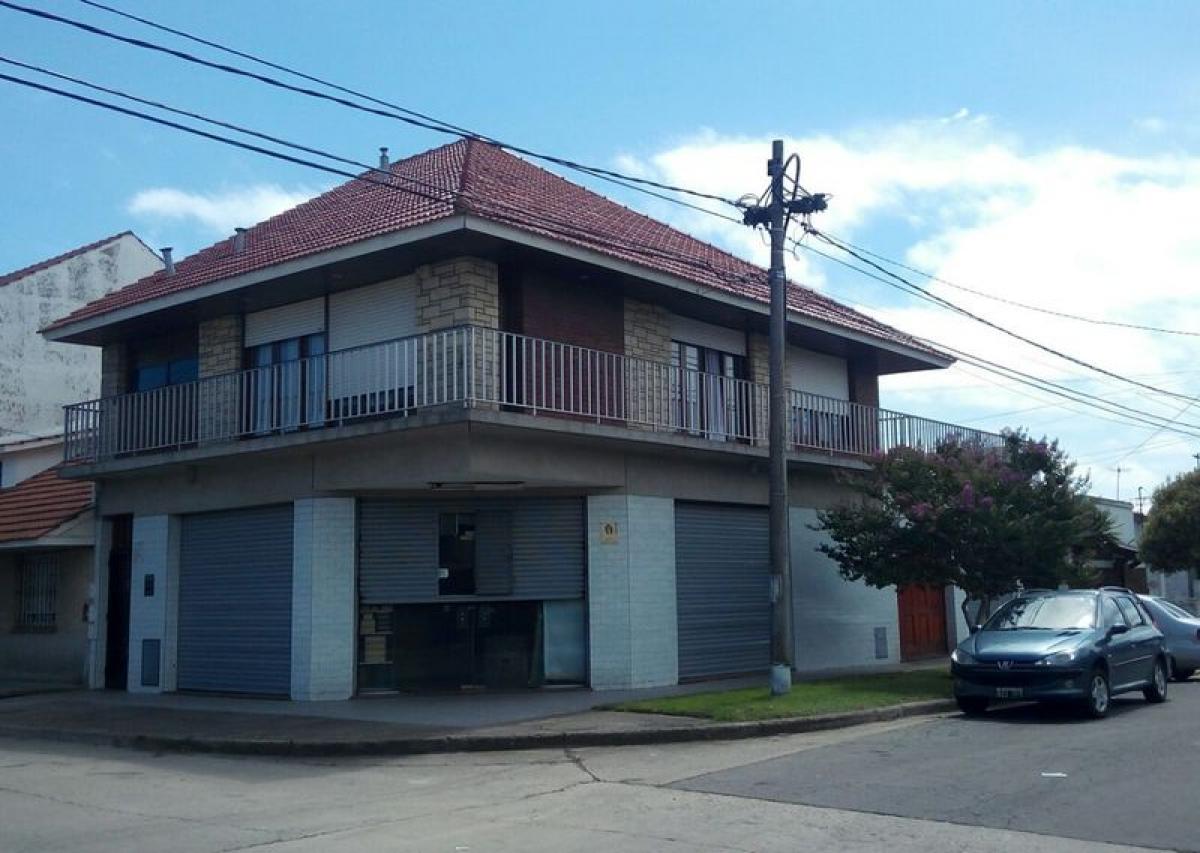 3 bedrooms House in Mar del Plata, Argentina No. 78106