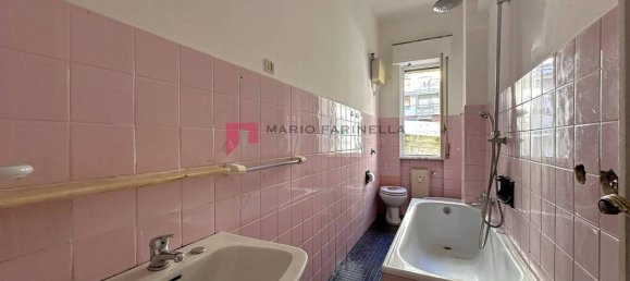 3-salle Appartement à Genoa, Italy No. 37361 13