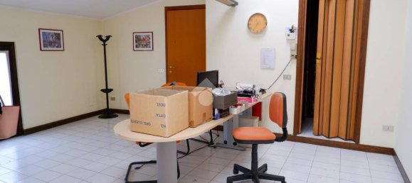 3-salle Bureau à Palazzolo sull'Oglio, Italy No. 172169 14