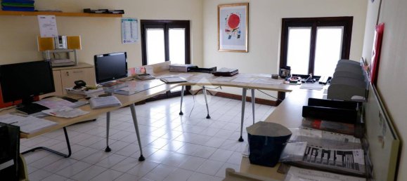 3-salle Bureau à Palazzolo sull'Oglio, Italy No. 172169 3