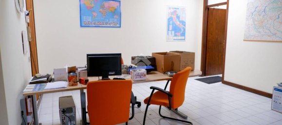 3-salle Bureau à Palazzolo sull'Oglio, Italy No. 172169 17