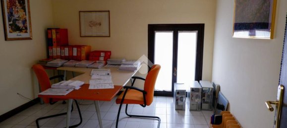 3-salle Bureau à Palazzolo sull'Oglio, Italy No. 172169 4