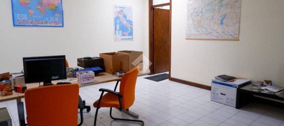 3-salle Bureau à Palazzolo sull'Oglio, Italy No. 172169 8