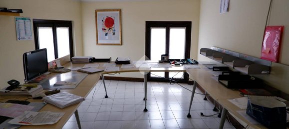 3-salle Bureau à Palazzolo sull'Oglio, Italy No. 172169 10
