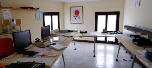 3-salle Bureau à Palazzolo sull'Oglio, Italy No. 172169 11