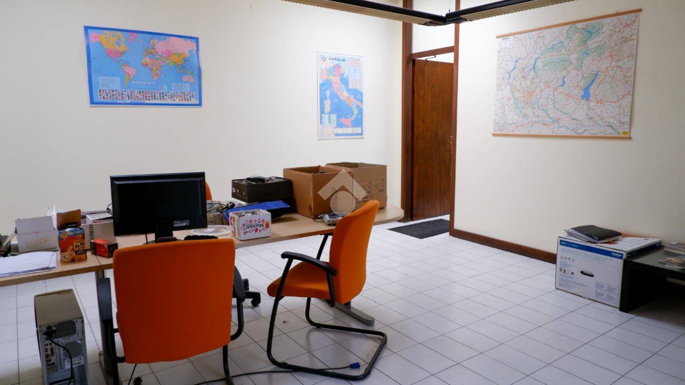 3 rooms Office in Palazzolo sull'Oglio, Italy No. 172169