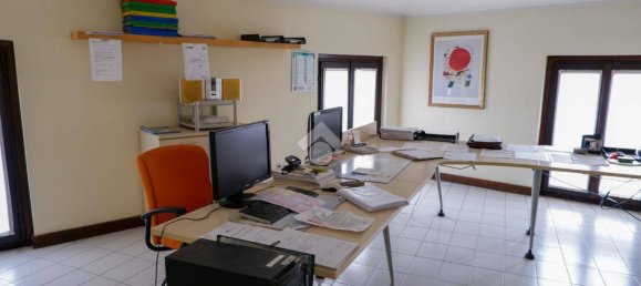 3-salle Bureau à Palazzolo sull'Oglio, Italy No. 172169 15