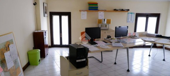 3-salle Bureau à Palazzolo sull'Oglio, Italy No. 172169 18