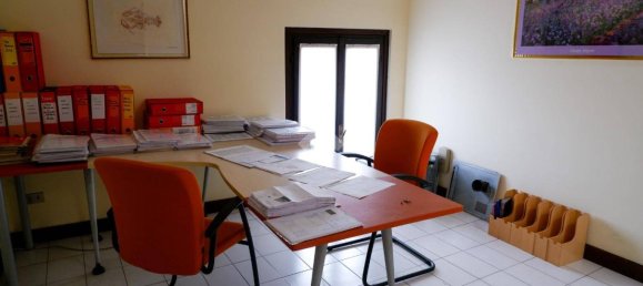 3-salle Bureau à Palazzolo sull'Oglio, Italy No. 172169 6
