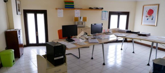 3-salle Bureau à Palazzolo sull'Oglio, Italy No. 172169 9