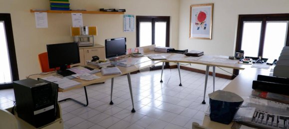 3-salle Bureau à Palazzolo sull'Oglio, Italy No. 172169 7