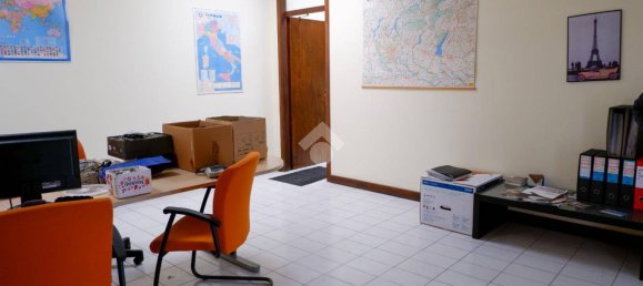 3-salle Bureau à Palazzolo sull'Oglio, Italy No. 172169 2