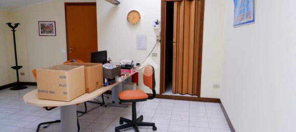 3-salle Bureau à Palazzolo sull'Oglio, Italy No. 172169 12