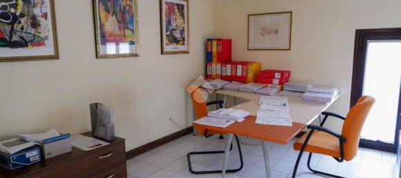 3-salle Bureau à Palazzolo sull'Oglio, Italy No. 172169 20