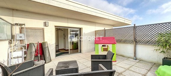 3 bedrooms Apartment in Saint-Cyr-l'Ecole, France No. 163590 6