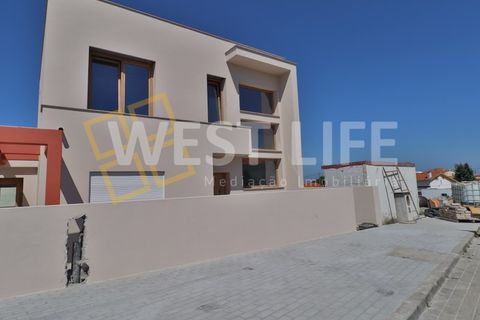 Casa de 3 dormitorios en Torres Vedras, Portugal No. 229246