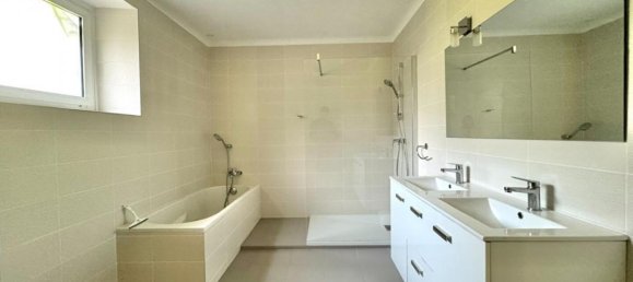 4 bedrooms House in Aressy, France No. 103343 8