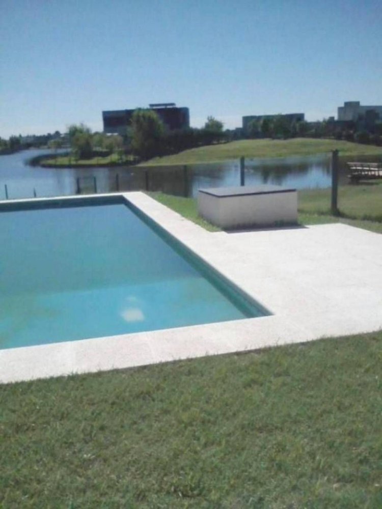 Casa de 4 dormitorios en Tigre, Argentina No. 89970