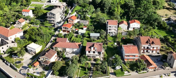 58m² Apartment in Kotor, Montenegro No. 333 3