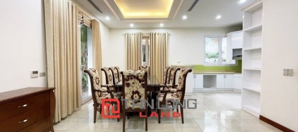 Villa de 3 dormitorios en Long Bien, Vietnam No. 560 5