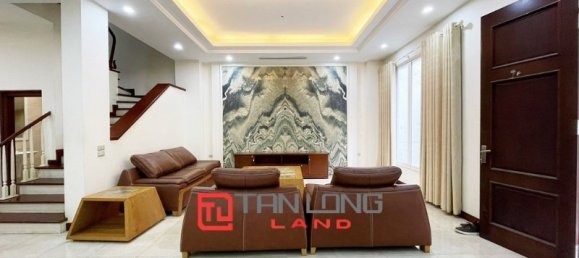 Villa de 3 dormitorios en Long Bien, Vietnam No. 560 3