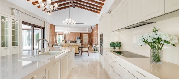 5 bedrooms Villa in Marbella, Spain No. 114053 4