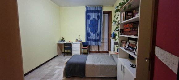 3 bedrooms Apartment in Parma, Italy No. 377382 4
