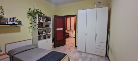 3 bedrooms Apartment in Parma, Italy No. 377382 6