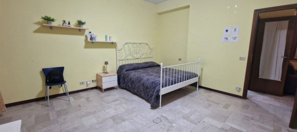 3 bedrooms Apartment in Parma, Italy No. 377382 9