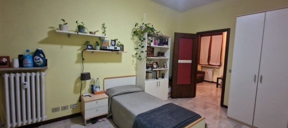 3 bedrooms Apartment in Parma, Italy No. 377382 5