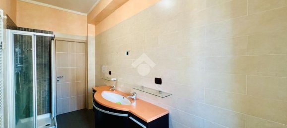 Квартира с 3 спальнями в Мантуя, Италия № 378522 39