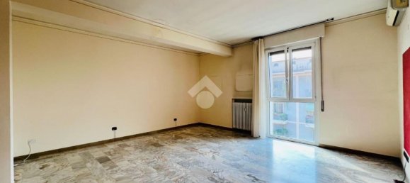 Квартира с 3 спальнями в Мантуя, Италия № 378522 15