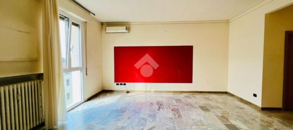 Квартира с 3 спальнями в Мантуя, Италия № 378522 12