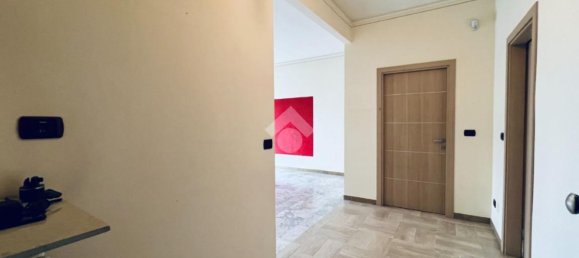 Квартира с 3 спальнями в Мантуя, Италия № 378522 8