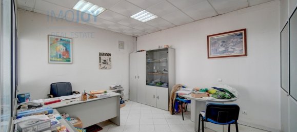 530m² Commercial property in Montijo, Portugal No. 254999 11