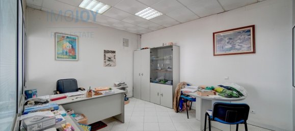 530m² Commercial property in Montijo, Portugal No. 254999 10