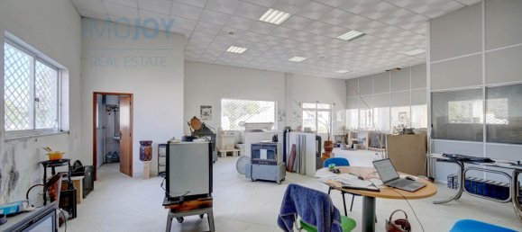 530m² Commercial property in Montijo, Portugal No. 254999 6