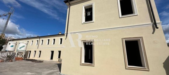 2 bedrooms Apartment in Campi Bisenzio, Italy No. 9888 5