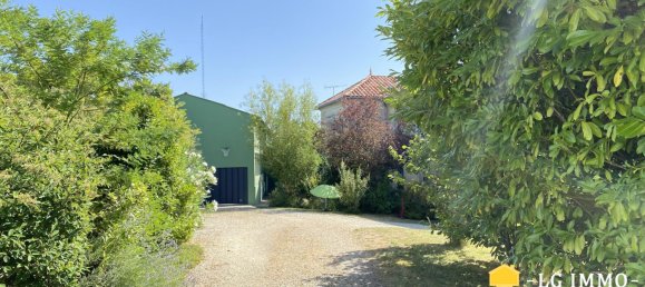 Casa de 6 dormitorios en Charente-Maritime, France No. 301473 2