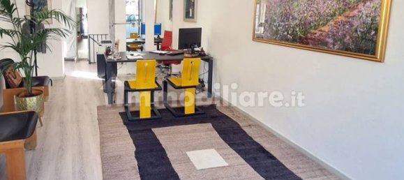 Коммерческая недвижимость с 2 комнатами в Фельтре, Италия № 353516 3