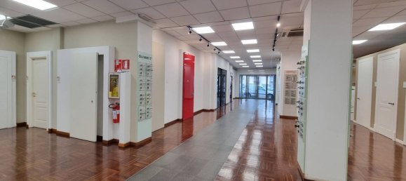 600m² Office in Milan, Italy No. 243325 2