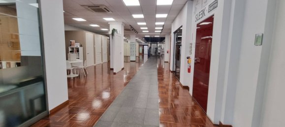 600m² Office in Milan, Italy No. 243325 3