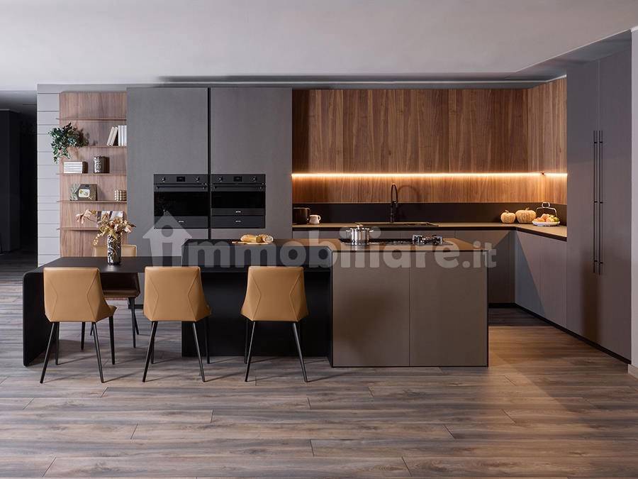 5 bedrooms Apartment in Milan, Italy No. 247521