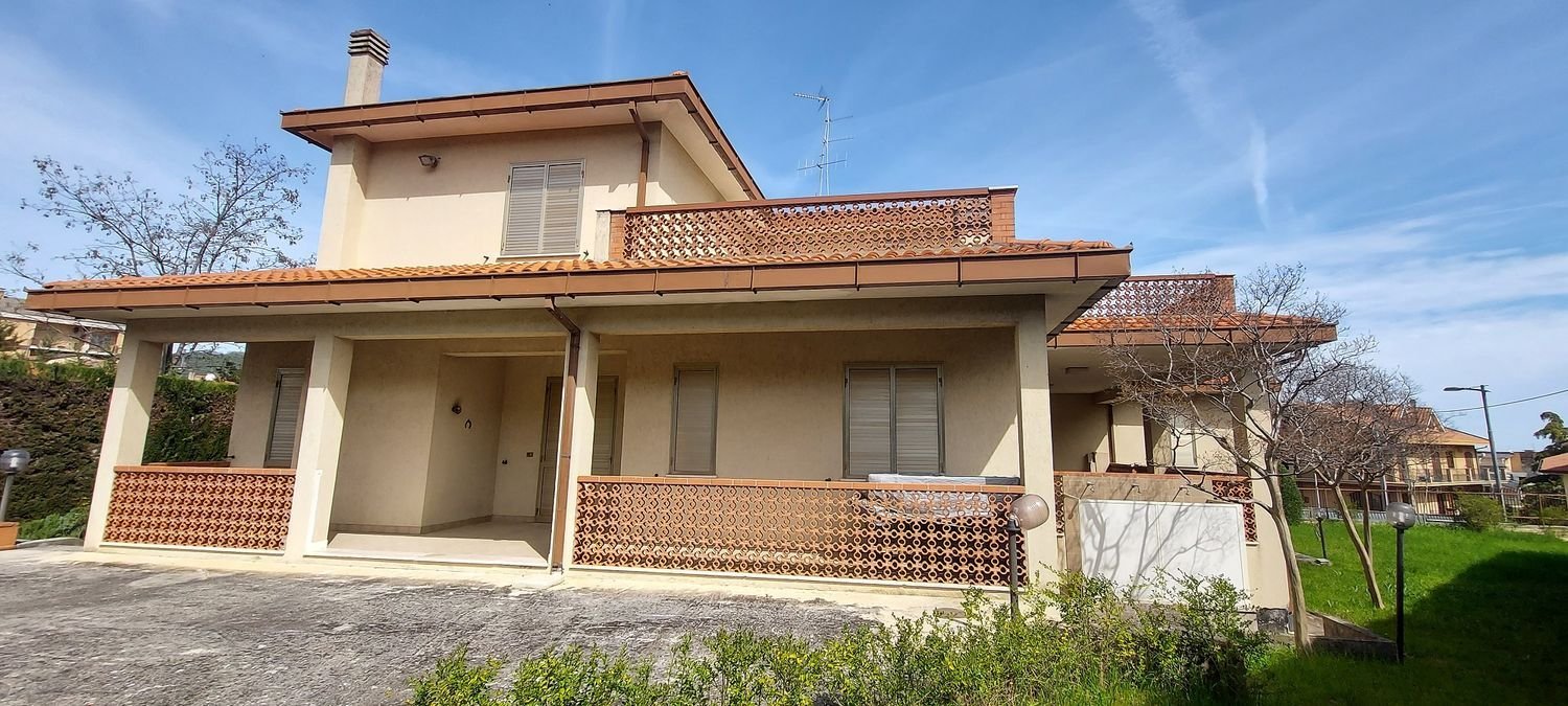 16 rooms Villa in Altino, Italy No. 131981