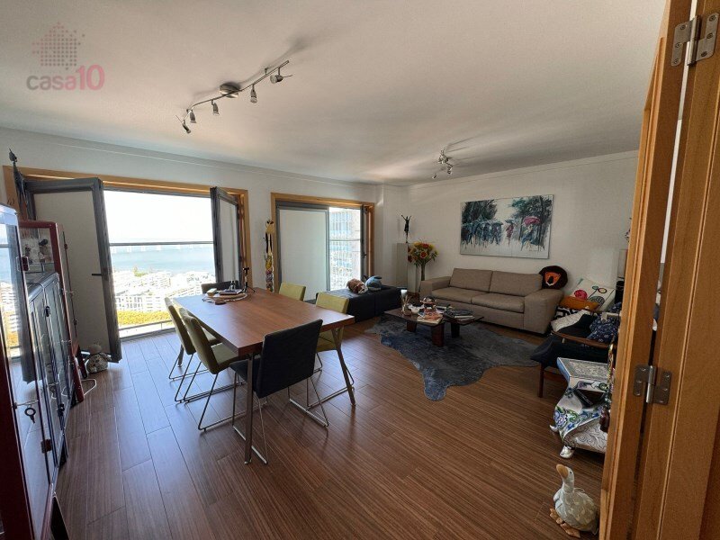 3 bedrooms Apartment in Lisbon, Portugal No. 136784